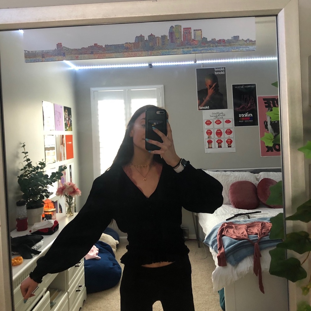 black stretchy blouse